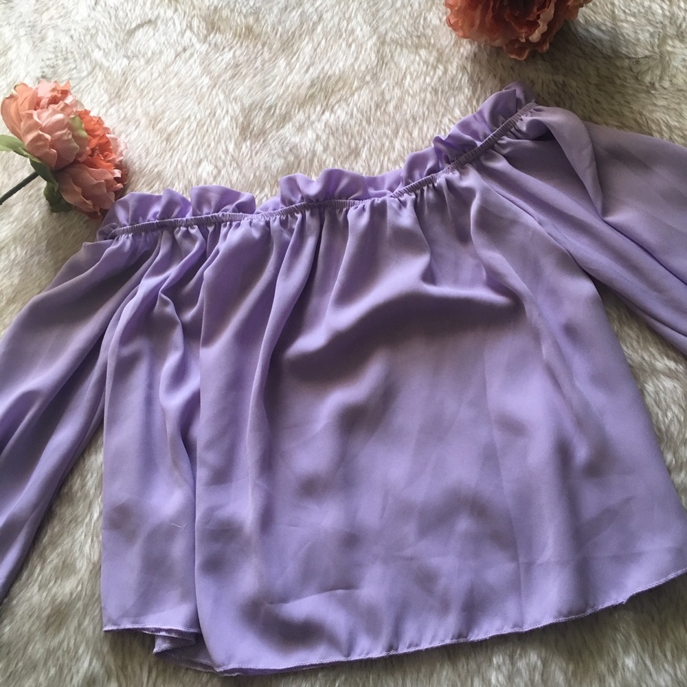 BRAND NEW Over the shoulder cropped top